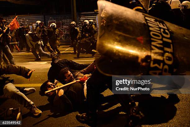 Clashes erupt between protesters and police during a demonstration in central Athens against US president Obama visit in Greece on November 15, 2016.