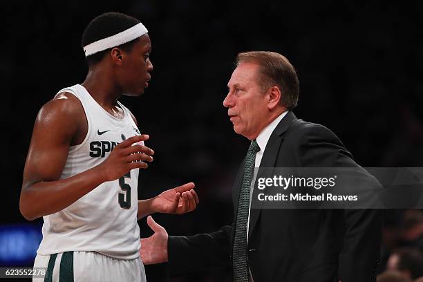 Head coach Tom Izzo of the Michigan State Spartans talks with Cassius Winston in the second half during the State Farm Champions Classic at Madison...