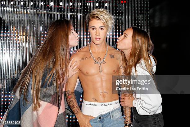 Youtuber Kassii and youtuber Nona pose with the Justin Bieber wax figure during the unveiling of the Justin Bieber wax figure at Madame Tussauds on...