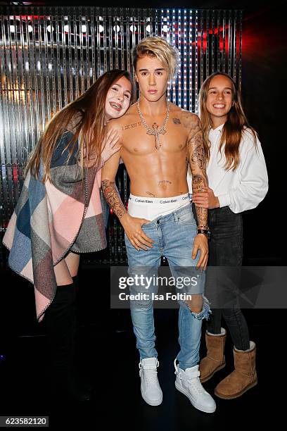 Youtuber Kassii and youtuber Nona pose with the Justin Bieber wax figure during the unveiling of the Justin Bieber wax figure at Madame Tussauds on...