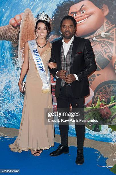 Vaea Ferrand and Anthony Kavanagh attend the "Vaiana, Le Legende Du Bout Du Monde" Paris Premiere at Le Grand Rex on November 16, 2016 in Paris,...