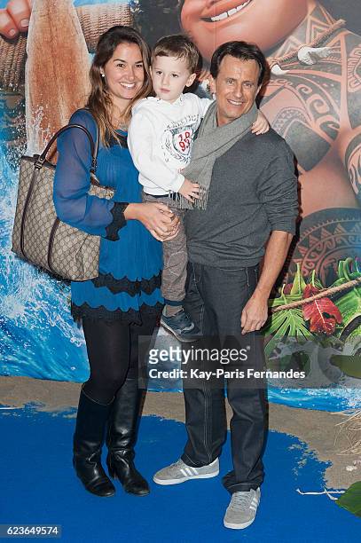 Vincent Perrot and family attend the "Vaiana, Le Legende Du Bout Du Monde" Paris Premiere at Le Grand Rex on November 16, 2016 in Paris, France.