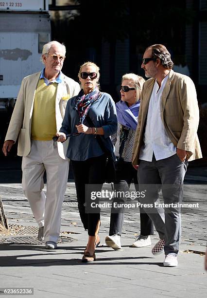 Juan Gomez-Acebo, Winston H. Carney and her parents are seen on September 30, 2016 in Madrid, Spain.