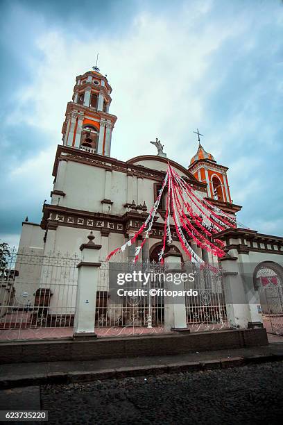 parroquia de san miguel arcángel del espÃritu santo - colima church stock pictures, royalty-free photos & images