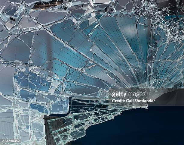 shattered windshield - 割れガラス ストックフォトと画像