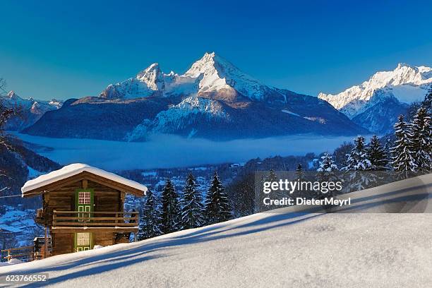 winter wonderland im monte watzmann terra - cottage foto e immagini stock