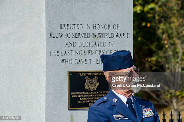 american veterans honored at a veteran’s day cermony - military memorial stock pictures, royalty-free photos & images