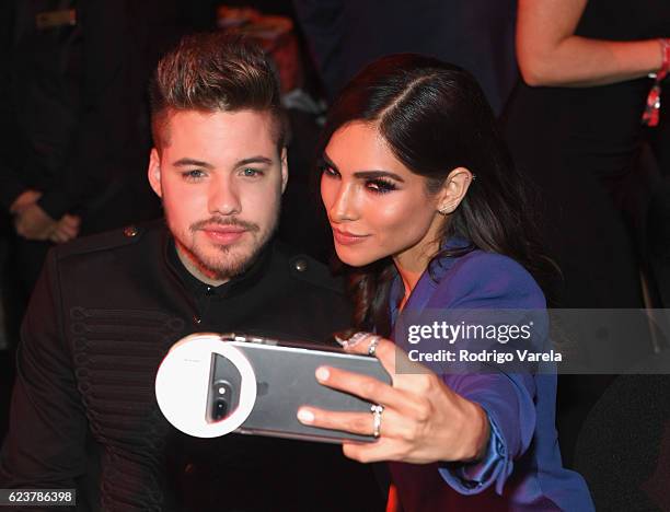 Singer Cts William Espinoza Photos and Premium High Res Pictures - Getty Images