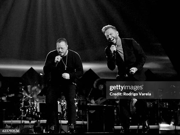 Recording artists Leonel Garcia and Noel Schajris of musical group Sin Bandera perform onstage during the 2016 Person of the Year honoring Marc...