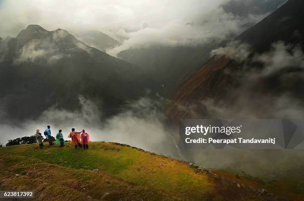 inca trail to machu pichu - touring in peru foto e immagini stock