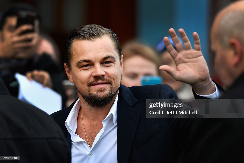 Leonardo Di Caprio Has Lunch At The Social Bite Cafe
