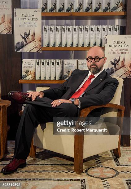 Carlos Ruiz Zafon presents his new book 'El Laberinto de los Espiritus' on November 17, 2016 in Barcelona, Spain.