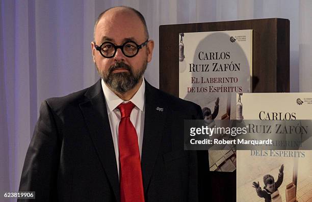 Carlos Ruiz Zafon presents his new book 'El Laberinto de los Espiritus' on November 17, 2016 in Barcelona, Spain.