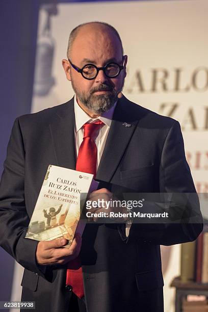 Carlos Ruiz Zafon presents his new book 'El Laberinto de los Espiritus' on November 17, 2016 in Barcelona, Spain.