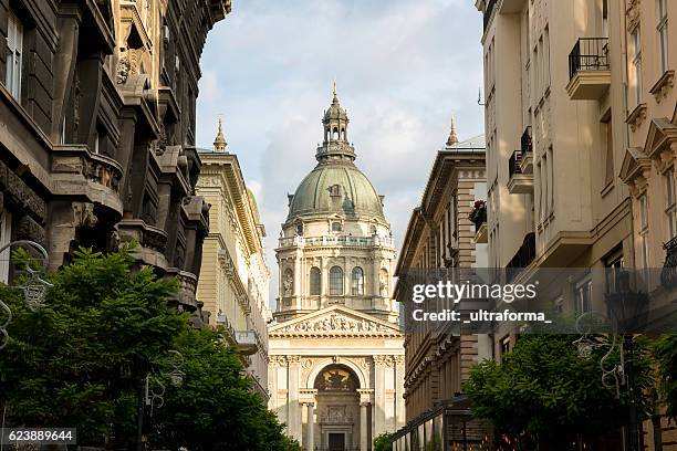 st stephen's basilica in budapest - basilica of st stephen budapest stock pictures, royalty-free photos & images