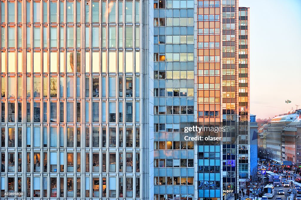 Diversi grattacieli al tramonto. Sergels torg, Stoccolma, Svezia.