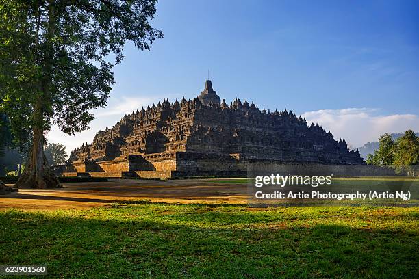 morning light at borobudur, magelang, central java, indonesia - sailendra dynasty stock pictures, royalty-free photos & images