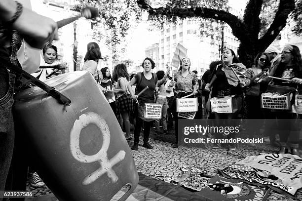 manifestación de las mujeres homosexuales - igualdad de género fotografías e imágenes de stock