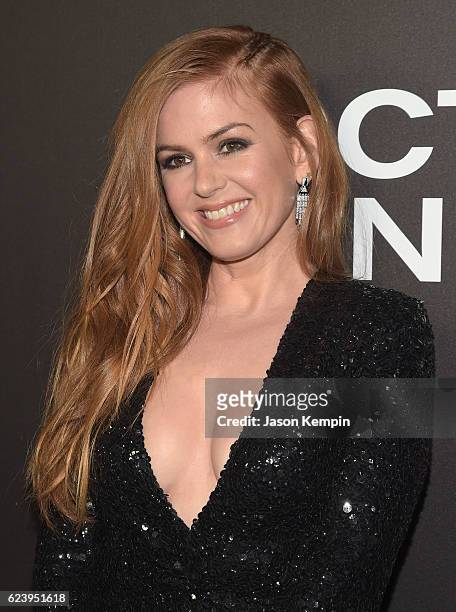 Isla Fisher attends the New York Premiere of Tom Ford's "Nocturnal Animals" at The Paris Theatre on November 17, 2016 in New York City.