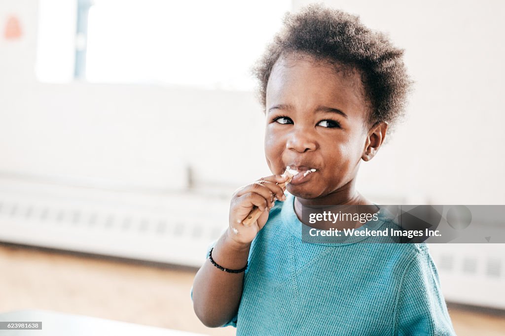 Opzioni di yogurt sano e amichevoli per i più piccoli