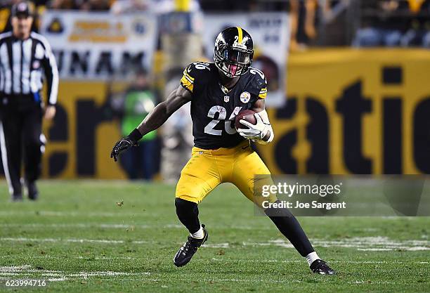 Le'Veon Bell of the Pittsburgh Steelers in action during the game against the Dallas Cowboys at Heinz Field on November 13, 2016 in Pittsburgh,...