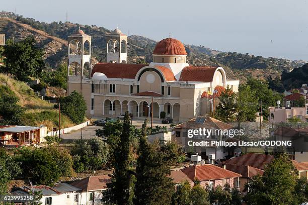 kakopetria church and town, cyprus - architecture urbanisme stockfoto's en -beelden