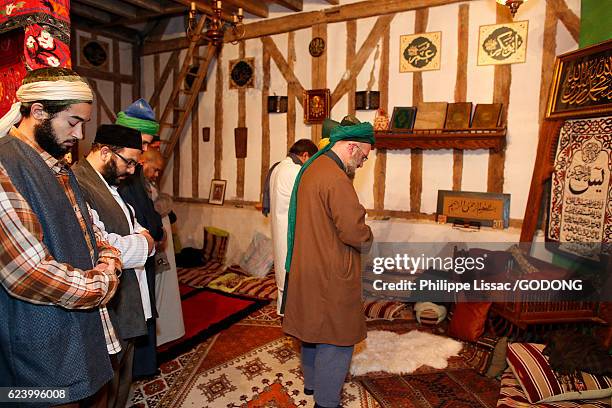 naqshbandi sufis praying in a zawiya - groupe de personnes stock pictures, royalty-free photos & images