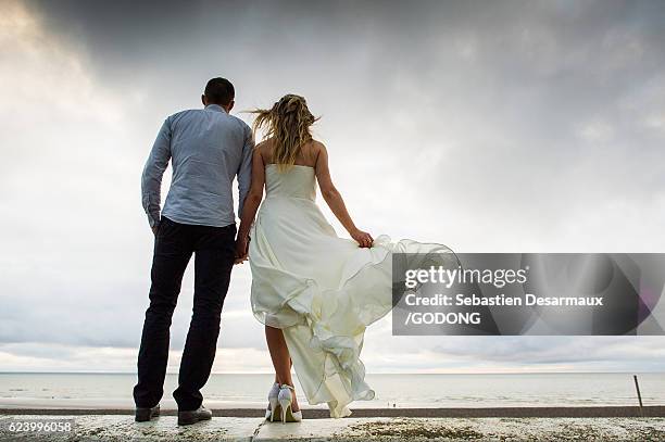 happy bridal couple - bonheur couple stock pictures, royalty-free photos & images