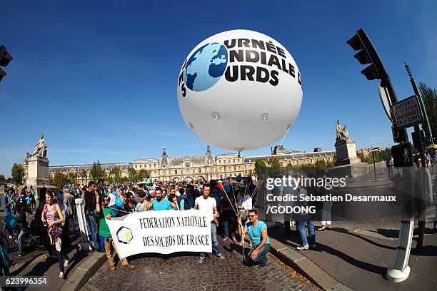 street demonstration - maladie stock pictures, royalty-free photos & images