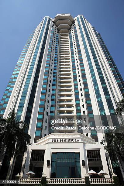 new peninsula hotel, bangkok - batiment stock pictures, royalty-free photos & images