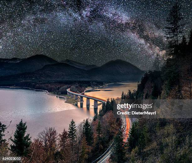 milky way at lake sylvester - sylvensteinspeicher at autmun - winding road night stock pictures, royalty-free photos & images