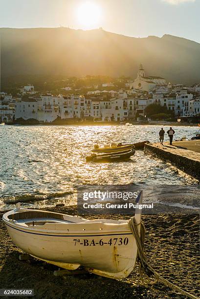 cadaqués in the costa brava (catalonia) under golden rays of sun in the evening on summertime - cadaques - fotografias e filmes do acervo