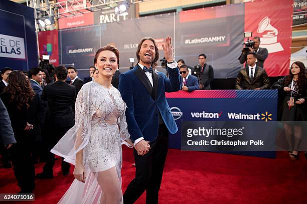 Angelique Boyer and actor Sebastian Rulli attend The 17th Annual Latin Grammy Awards at T-Mobile Arena on November 17, 2016 in Las Vegas, Nevada.