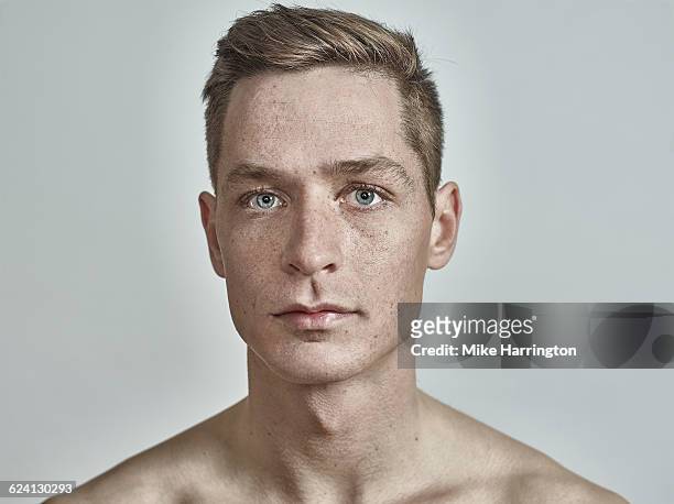 close up portrait of young freckled male - tronco nu imagens e fotografias de stock