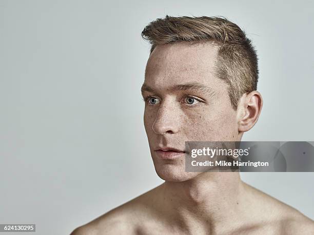 topless, freckled european male - halbbekleidet stock-fotos und bilder