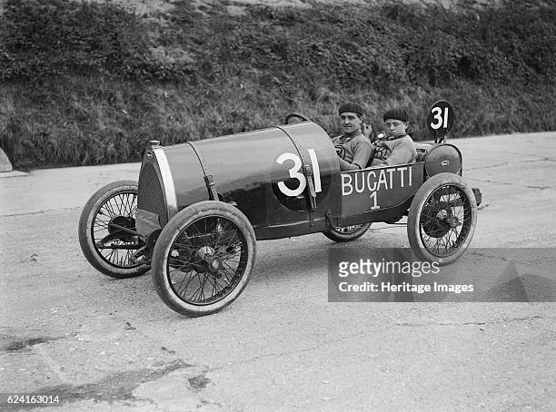 Pierre de Vizcaya in his Bugatti at the JCC 200 Mile Race, Brooklands, Surrey, 1921. Artist: Bill Brunell.Bugatti 1496 cc. Event Entry No: 31....