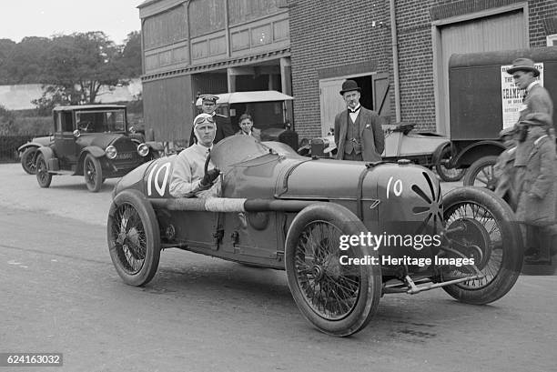 Henry Segrave in his Sunbeam 2 litre GP at Brooklands, Surrey, 1922. Artist: Bill Brunell.Sunbeam 2-litre G.P. 1922 1975 cc. Event Entry No: 10....