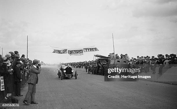 Isotta-Fraschini of EA Eldridge at the finishing line, Southsea Speed Carnival, Hampshire, 1922. Artist: Bill Brunell.Isotta-Fraschini 8036 cc....