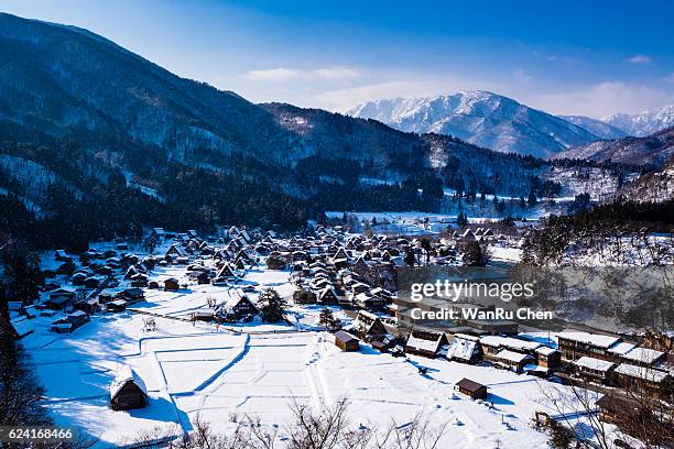 world heritage, light up of shirakawago, historic villages of shirakawa-go and gokayama - shirakawa go stockfoto's en -beelden