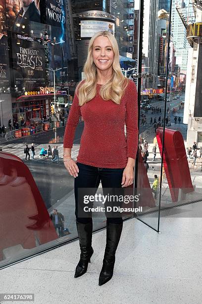 Kate Gosselin visits "Extra" at their New York studios at H&M in Times Square on November 18, 2016 in New York City.