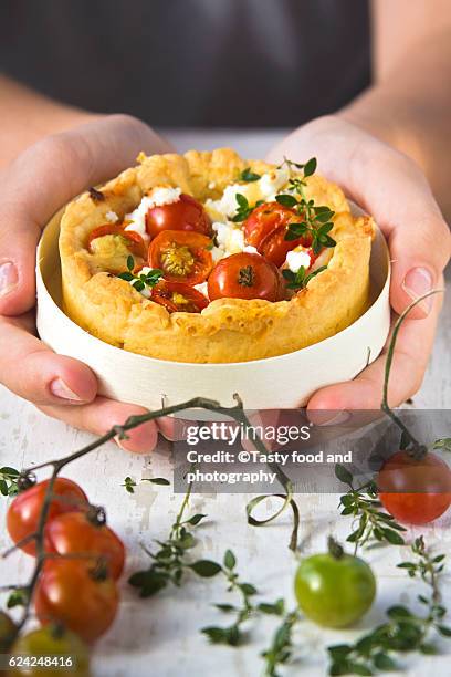 crunchy pie with goat cheese and cherry tomato - colorful vegetables summer stock-fotos und bilder