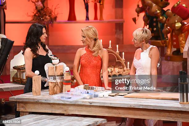 Anita Hofmann, Alexandra Hofmann and Stefanie Hertel during the 'Die grosse Show der Weihnachtslieder' with Stefanie Hertel on November 18, 2016 in...