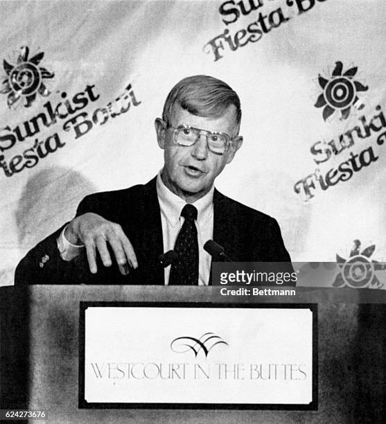 Notre Dame head football coach Lou Holtz talks with reporters during a news conference. The coach indicated that besides a few minor injuries the...