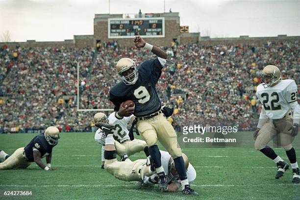 Notre Dames' Tony Rice scores past two Navy defenders. Robert Weissenfels and Gregory Reppar during first quarter.