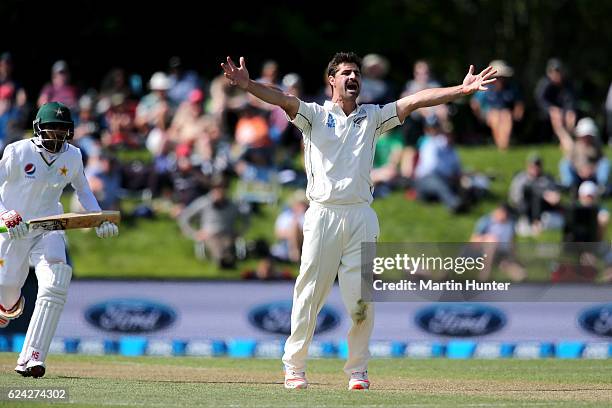 Colin de Grandhomme of New Zealand appeals for a wicket during day three of the First Test between New Zealand and Pakistan at Hagley Oval on...