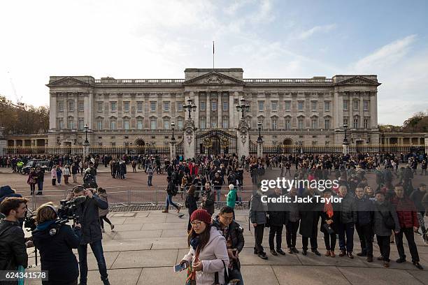 General view of tourists outside Buckingham Palace on November 19, 2016 in London, England. The British Treasury has announced that Buckingham Palace...