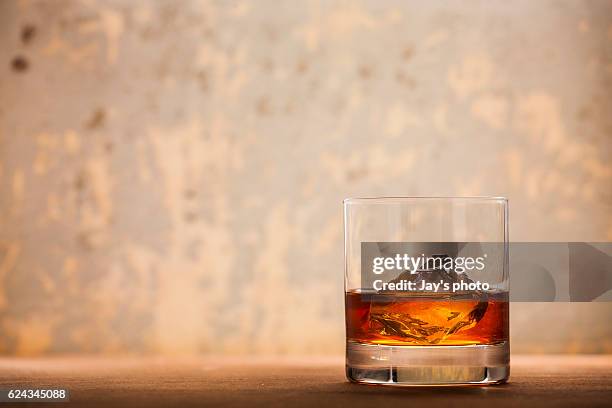 whisky - ウイスキー ストックフォトと画像