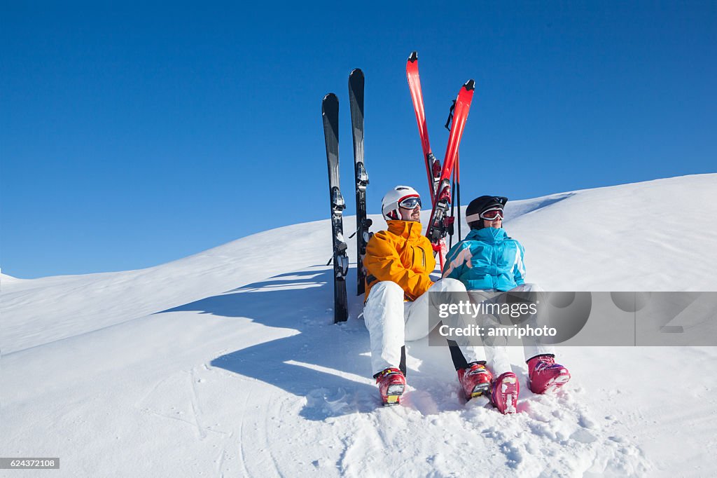 Apres Ski entspannende Skifahrer