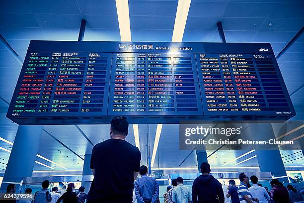 airport arrivals and departure board - flight time stock pictures, royalty-free photos & images