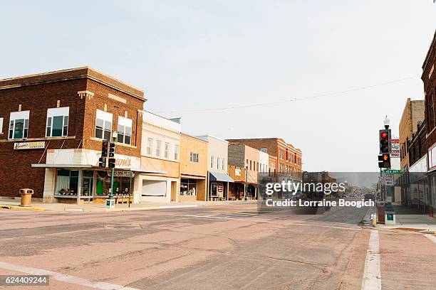 small town america mitchell south dakota western usa street scene - mitchell stock pictures, royalty-free photos & images